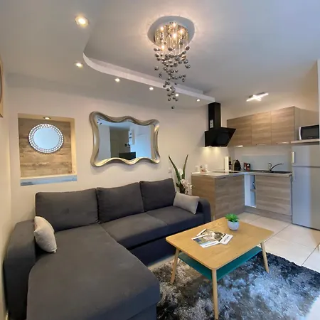 Deschamps Apartment
