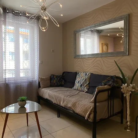 Apartment Deschamps *