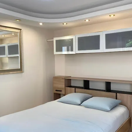 Apartament Deschamps *