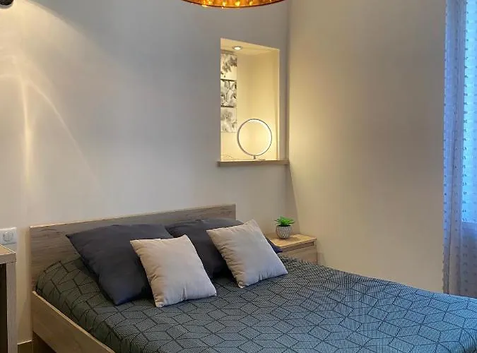 Апартаменты Deschamps Монлюсон