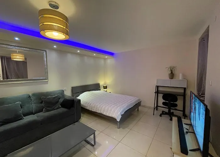 Апартаменты Deschamps Монлюсон